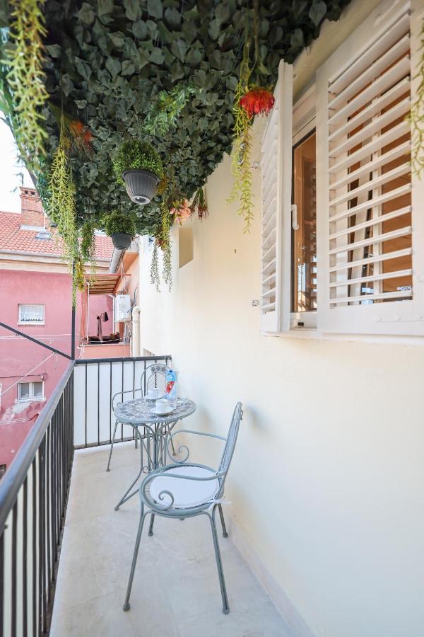Golden Sea Organ Apartment